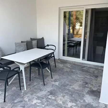 Nikoletta Apart Otel 2*